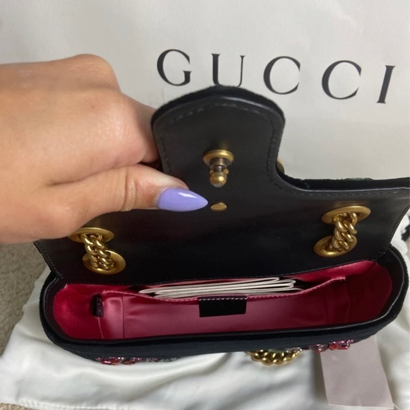 GUCCI
GG Marmont small crystal velvet shoulder bag - Picture 7 of 9